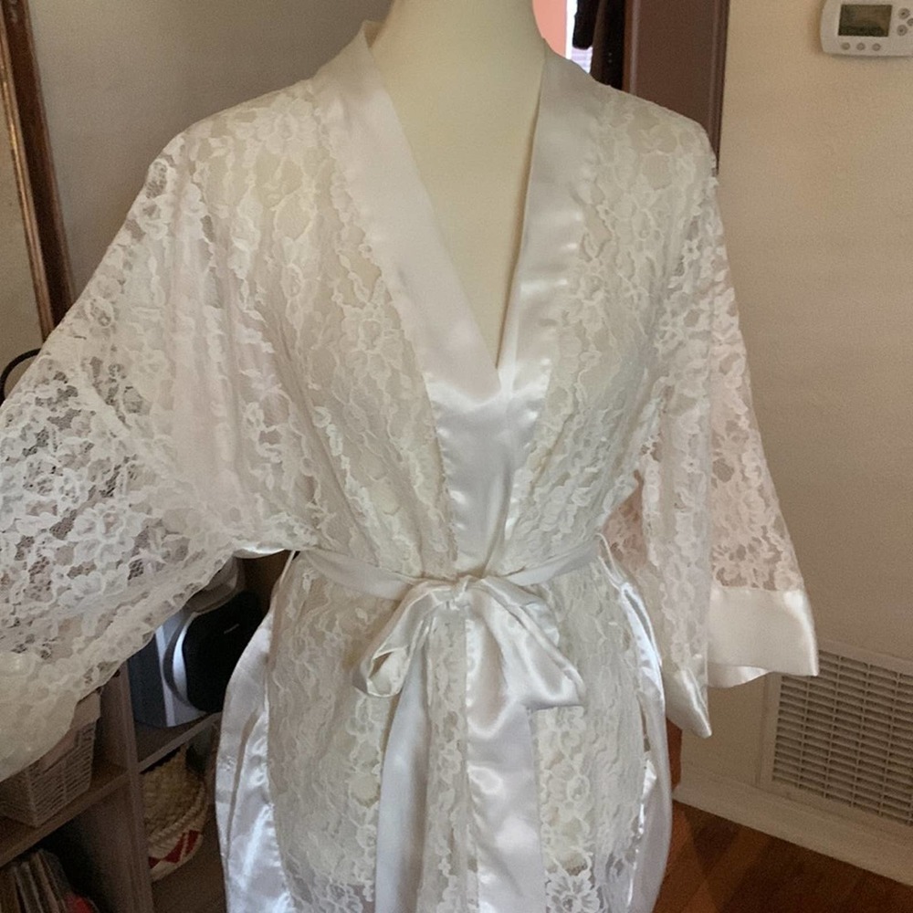 Vintage VICTORIA'S SECRET Lace Kimono Robe